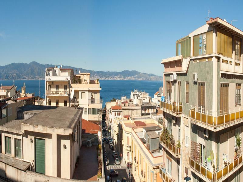 B&B Fuori Squadro - In Centro Con Terrazza Relax Vista Mare Reggio di Calabria Luaran gambar